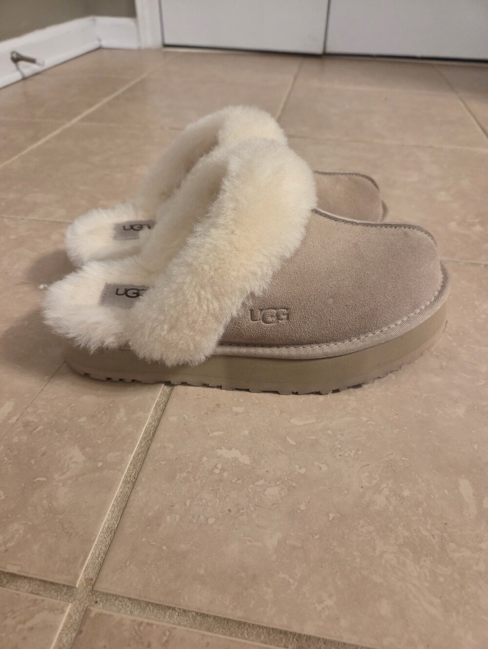 UGG Scuffette II Slippers Sand Women's 9 Sheepskin Suede